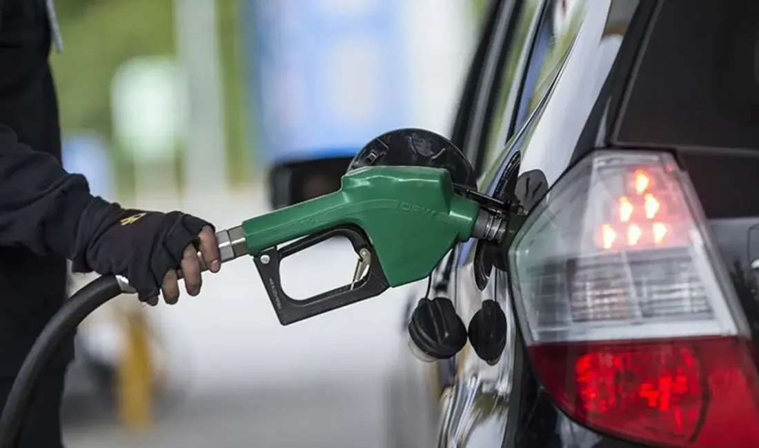 Petrol fiyatlarındaki yükseliş, bu gece yarısından itibaren motorin fiyatlarına yansıyacak.