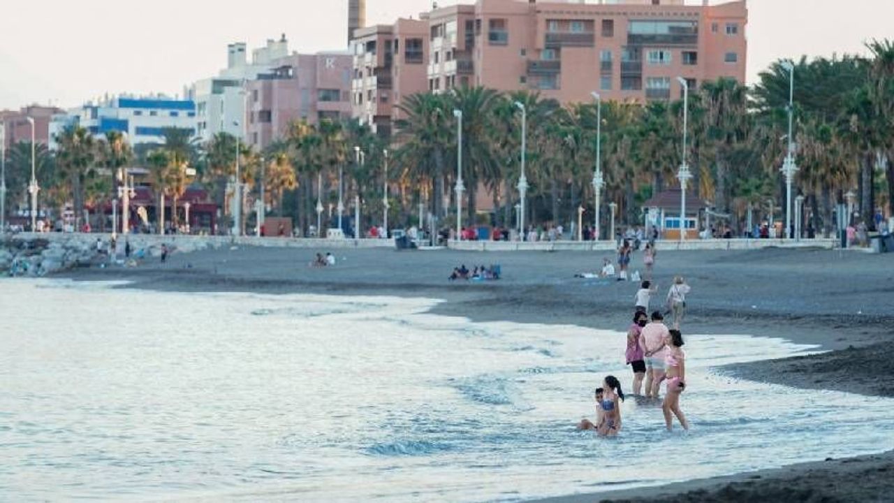 Málaga’da 15 Ağustos’taki yoğun yağışın ardından deniz suyunda yasal sınırların