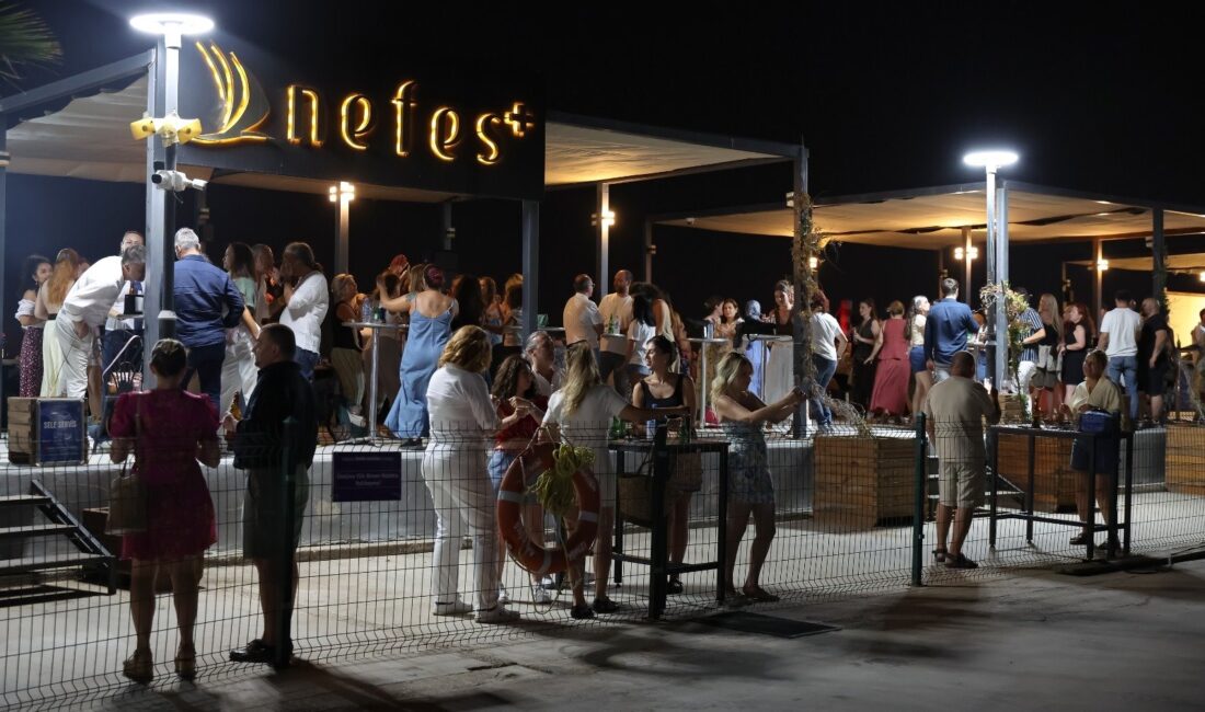 İzmir Marina'da düzenlenen Marina Geceleri, Ağustos ayında da Latin ritimleri