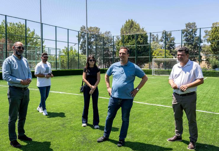 Bornova Belediyesi, Doğanlar Sahası ilçe genelindeki 4 halı sahayı tribünlerinden