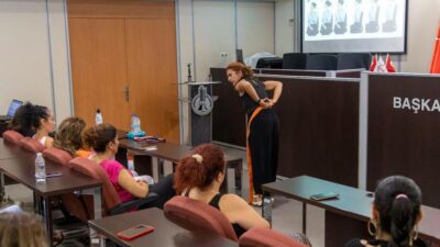 Karşıyaka Belediyesi, masa başı çalışan personelin fiziksel sağlığını korumak amacıyla