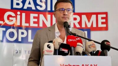 Çerkezköy Belediye Başkanı Vahap Akay, yaptığı açıklamayla CHP'den istifa ettiğini