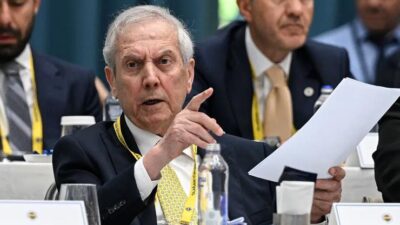 Fenerbahçe Başkanı Aziz Yıldırım, Yüksek Divan Kurulu toplantısında kulübün eski
