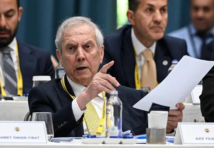 Fenerbahçe Başkanı Aziz Yıldırım, Yüksek Divan Kurulu toplantısında kulübün eski