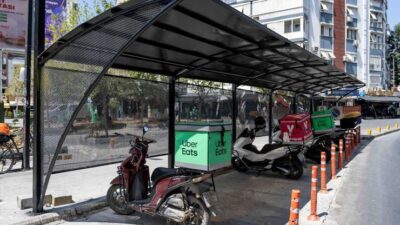Bornova Belediyesi, Küçükpark’taki trafik yoğunluğunu azaltmak amacıyla kurduğu Motokurye Parkı’nın