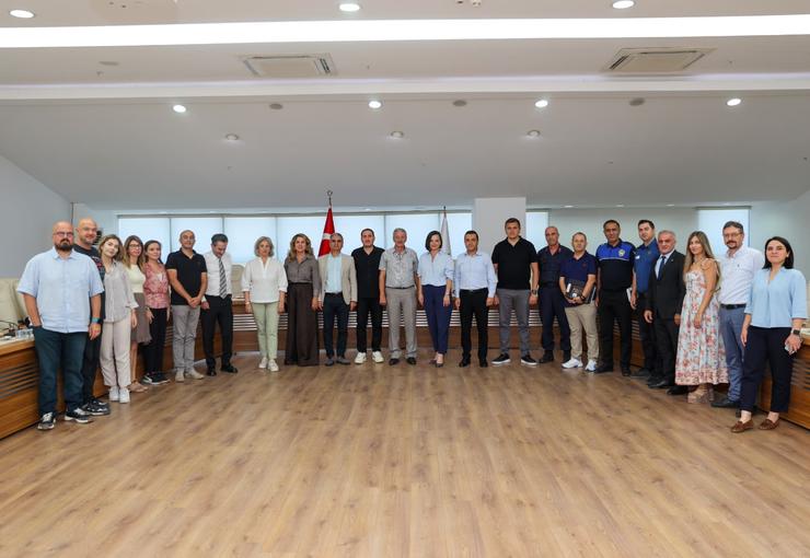 Karabağlar Belediyesi, çevre kirliliğine neden olan sahipsiz atık sorununa kalıcı