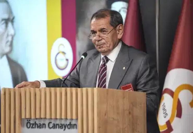 Galatasaray Başkanı Dursun Özbek, transfer çalışmalarına dair konuştu.
