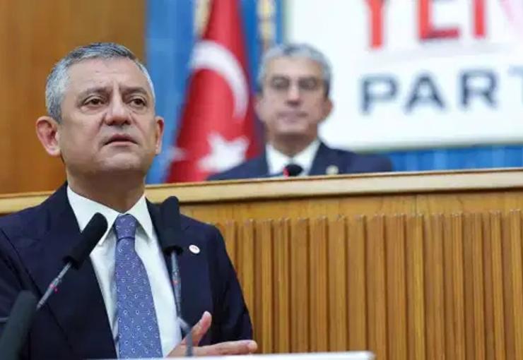 Özgür Özel liderliğinde YENİ Parti, TBMM Grup Toplantısı için resmi