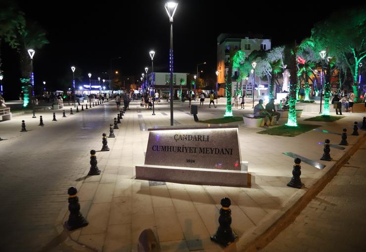 Dikili Belediyesi tarafından Çandarlı’ya kazandırılan Cumhuriyet Meydanı, 7 Ağustos Cuma