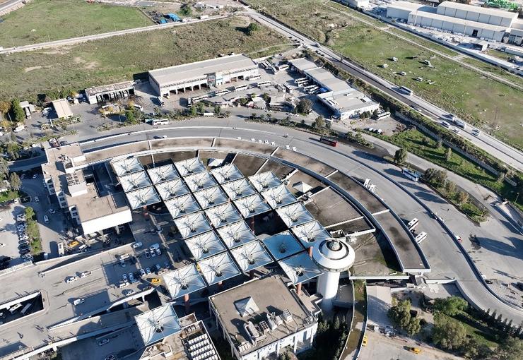 İzmir Büyükşehir Belediyesi, sözleşme süresi olmasına rağmen İzmir Otogarı’nı tahliye