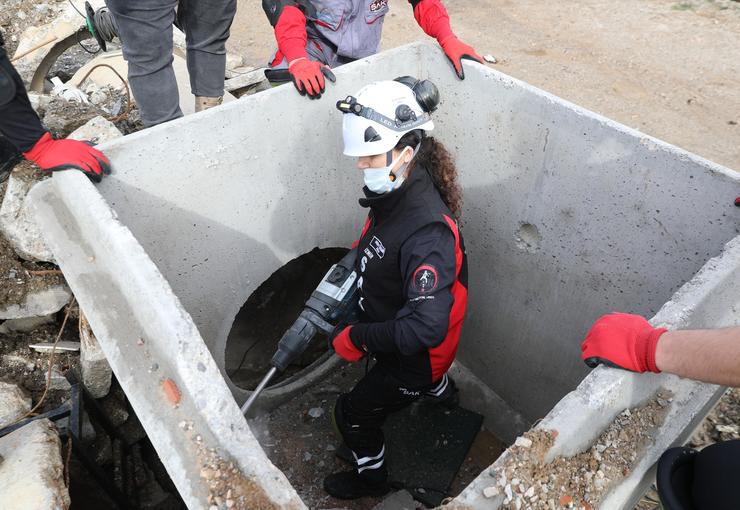 Seferihisar Belediyesi Arama ve Kurtarma Ekibi (SAK), orman yangınlarına karşı