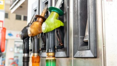 Küresel piyasalardaki dalgalanmaların etkisiyle benzinin litre fiyatına 1,43 TL'lik artış
