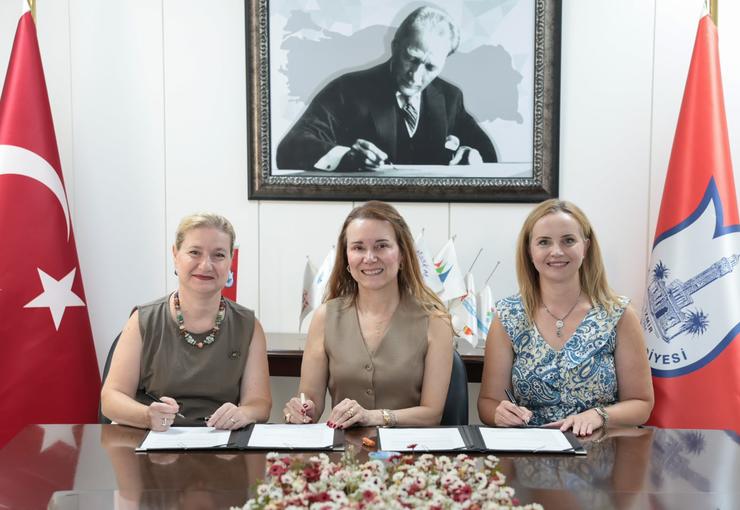 Sivil toplum kuruluşlarıyla iş birliklerine bir yenisini ekleyen Konak Belediyesi,