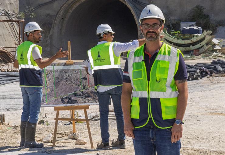 İzmir Büyükşehir Belediyesi’nin yapımını sürdürdüğü Buca Onat Tüneli tamamlandığında, Buca
