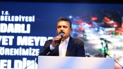 Dikili Belediyesi tarafından Çandarlı’ya kazandırılan Cumhuriyet Meydanı, binlerce vatandaşın katıldığı