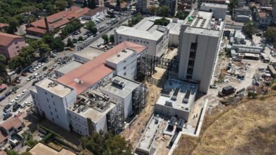 İzmir Büyükşehir Belediyesi Eşrefpaşa Hastanesi’nin yeni ek hizmet binasında inşaat