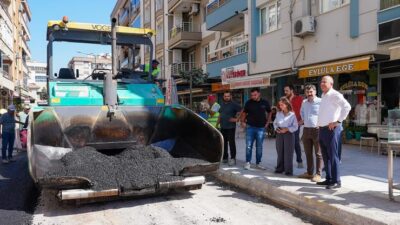 Yol onarım çalışmalarını yoğun şekilde sürdüren Gaziemir Belediyesi, asfalt ihalesiyle