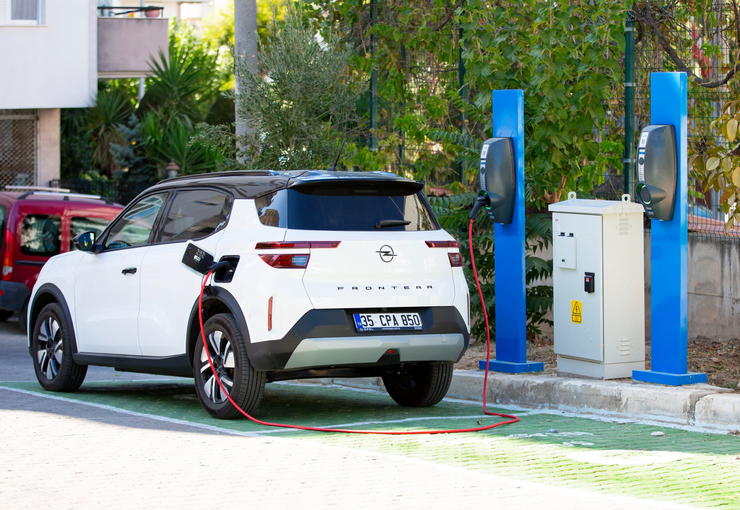 Narlıdere Belediyesi’nin Aralık 2024’ten bu yana hizmete sunduğu elektrikli araç