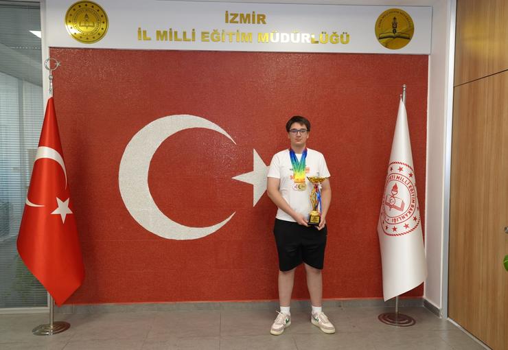 İzmir İl Millî Eğitim Müdürlüğü himayesindeki Bilfen İzmir Fen Lisesi
