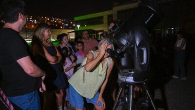 Bornova Belediyesi, Aşık Veysel Rekreasyon Alanı’nda başlattığı "Teleskoplarla Gökyüzü Gözlemi"