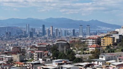 İzmir’de depreme karşı kapsamlı seferberlik sürüyor. İzmir Büyükşehir Belediyesi öncülüğünde