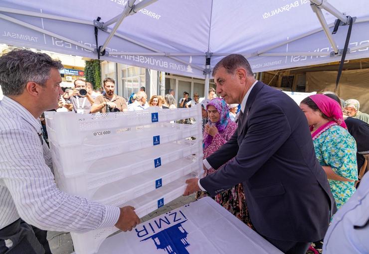 İzmir Büyükşehir Belediyesi, İzmir’in bereketli topraklarında alın teriyle üretim yapan