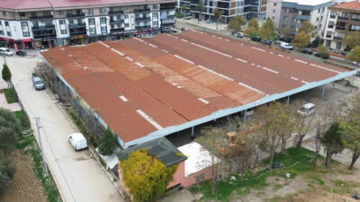 Kemalpaşa Belediyesi, Ulucak Pazaryeri’ni kapsamlı yenileme çalışmalarıyla modern, güvenli ve