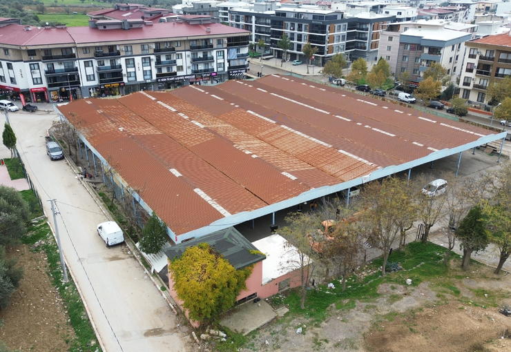 Kemalpaşa Belediyesi, Ulucak Pazaryeri’ni kapsamlı yenileme çalışmalarıyla modern, güvenli ve