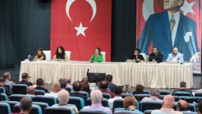 Konak Belediye Meclisi, İhtisas Komisyonlarına üye seçimleri için olağanüstü toplandı.
