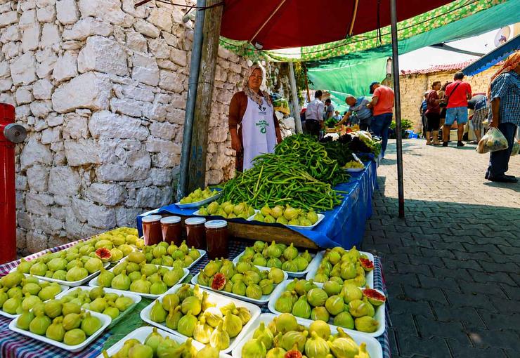 Güzelbahçe’nin bereketli topraklarında yetişen ve kendine özgü lezzetiyle bölgenin simgelerinden