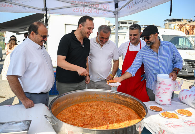 Bornova Belediye Başkanı Ömer Eşki, Türkiye'nin en büyük kent bostanında