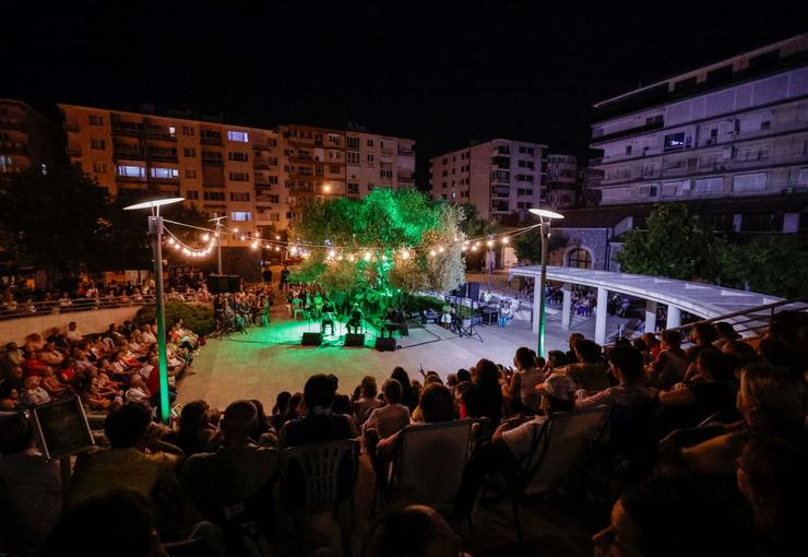 Ahmed Adnan Saygun Sanat Merkezi’nin ev sahipliği yaptığı “Zeytin Altı”