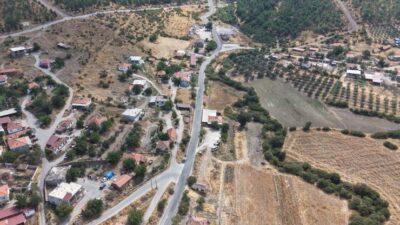 İzmir Büyükşehir Belediyesi, Kınık’taki beş mahallenin ulaşım yollarında yürüttüğü sathi
