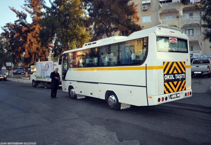 İzmir Büyükşehir Belediyesi, il genelinde servis aracı sayısını artırmak için