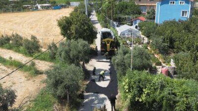 Kemalpaşa’da yol yatırımları hız kazanırken, özellikle üretim yolları başta olmak