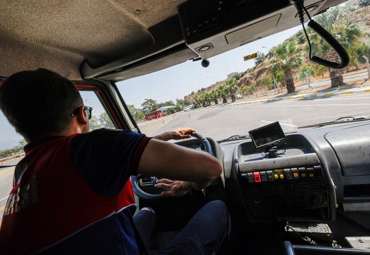 Yangınlar, kazalar, kurtarma operasyonları… İzmir İtfaiyesi ekipleri, her saniyenin kritik
