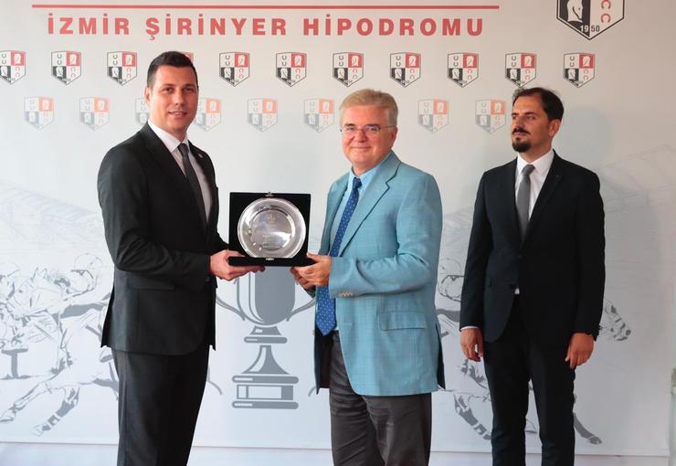 Konak Belediye Başkanlığı Koşusu, İzmir Şirinyer Hipodromu’nda heyecan dolu anlar