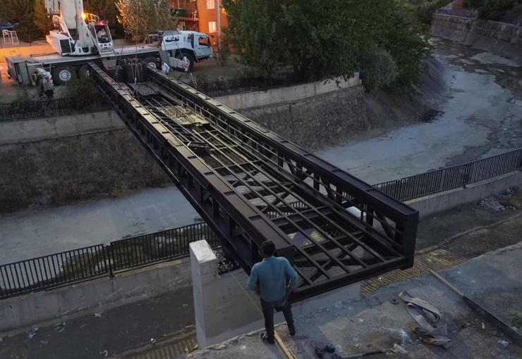 İzmir Büyükşehir Belediyesi’nin Karşıyaka Latife Hanım Mahallesi’nde Bostanlı Deresi üzerine