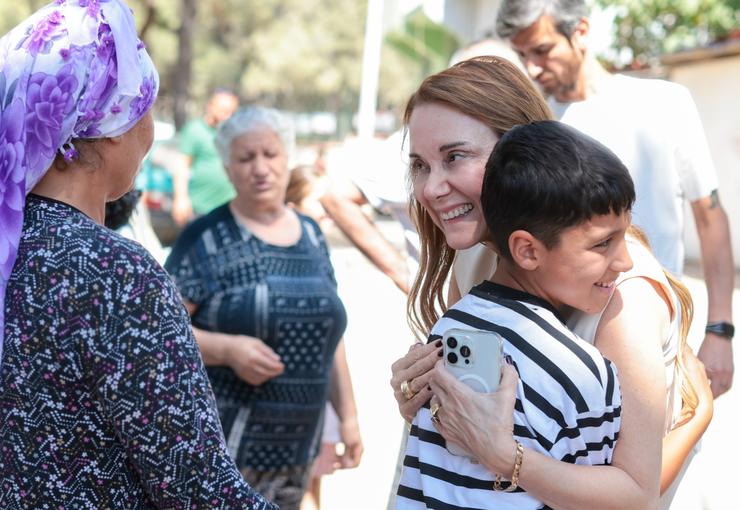 Konak Belediye Başkanı Nilüfer Çınarlı Mutlu, komşu ziyaretlerini sürdürüyor. Ballıkuyu