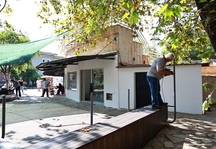 Efes Selçuk Belediyesi, Amfi Tiyatro’nun altında bulunan alanı kent yaşamına