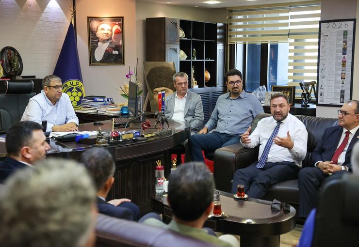 Cumhuriyet Halk Partisi İzmir İl Başkanı Utku Gümrükçü ve il