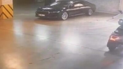 İzmir'de Çiğli Belediye Başkanı Onur Emrah Yıldız'ın park halindeki makam
