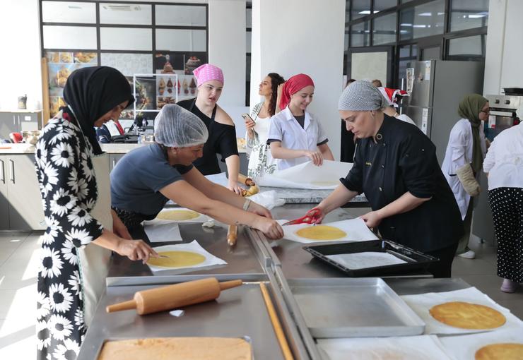 Konaklı kadınların yoğun ilgi gösterdiği Temel Pastacılık Eğitimi’nde ikinci dönem