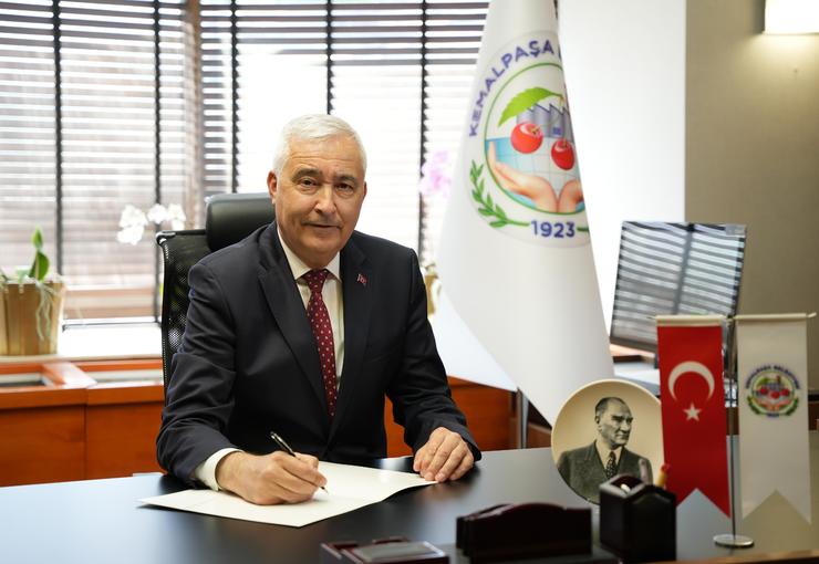 Kemalpaşa Belediyesi, 2 bin ilkokul öğrencisine okul çantası ve kırtasiye