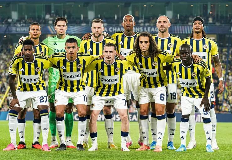 Fenerbahçe, Lyon ile oynayacağı Şampiyonlar Ligi play-off rövanşı öncesi kamp