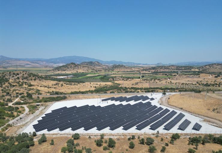 Dikili Belediyesi’nin 2019 yılında çalışmalarına başladığı Güneş Enerjisi Santrali, haziran