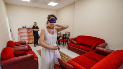 İzmir Büyükşehir Belediyesi, görme engelli bireylere yönelik hizmet veren personelin