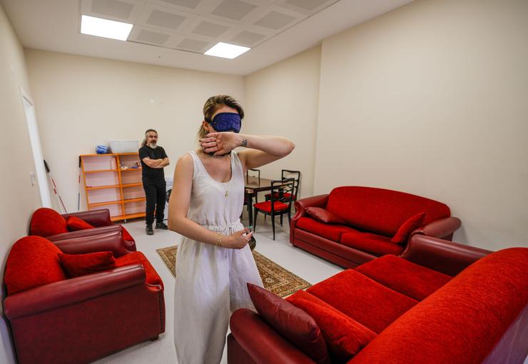 İzmir Büyükşehir Belediyesi, görme engelli bireylere yönelik hizmet veren personelin