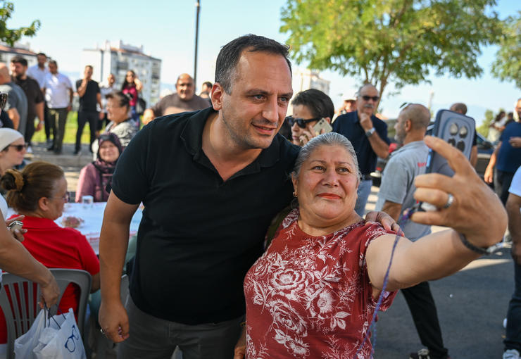 Bornova Belediye Başkanı Ömer Eşki, ilgiyle karşılanan Kent Bostanı projesinde