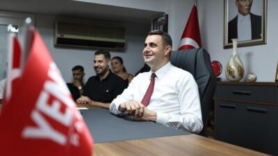 YENİ Parti İzmir İl Başkanlığı’nda gençlerle bir araya gelerek partiye